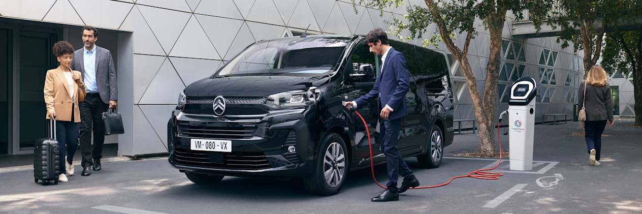 Citroën Spacetourer 2024 : trois quarts avant gauche statique en charge