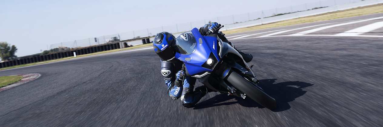 Yamaha R125 2023 moto inclinée circuit