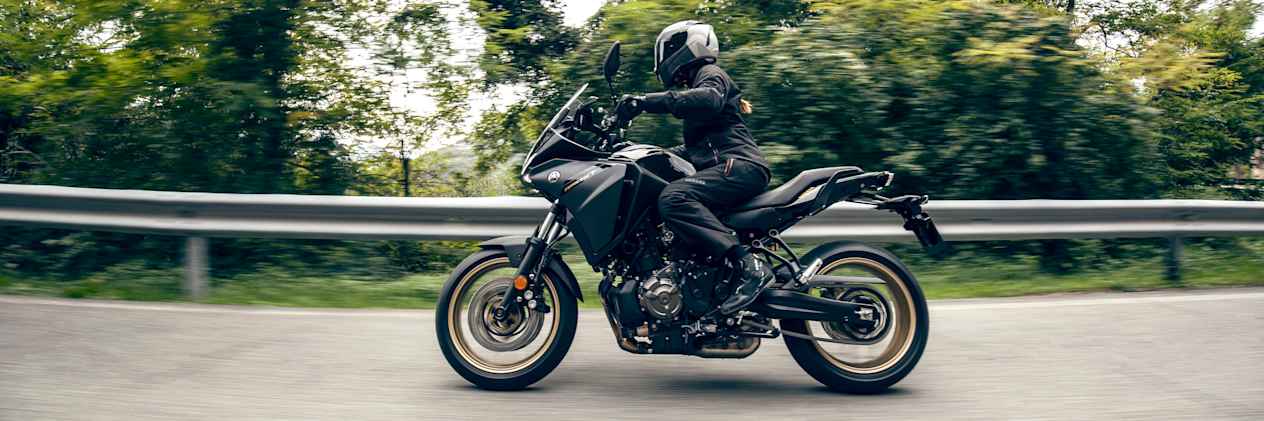 Yamaha Tracer 7 2023 : profil gauche sur route