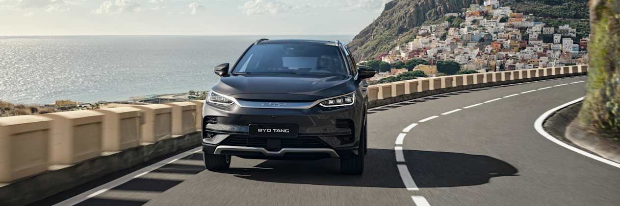 BYD Tang 2024 : face avant sur route