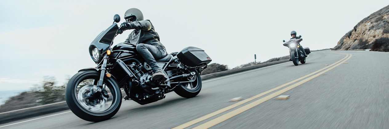 Honda Rebel CMX1100 2023 : en virage à droite