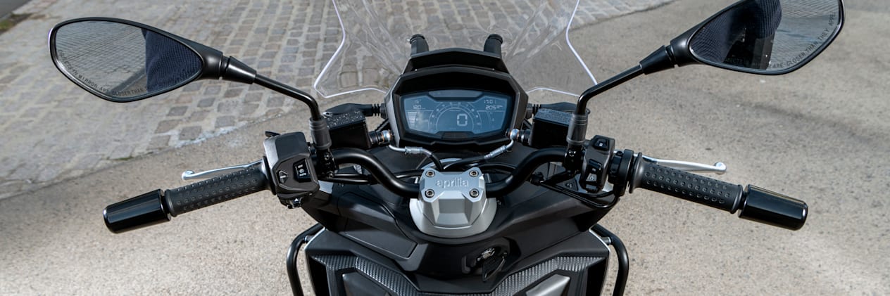 Aprilia SR GT poste conduite