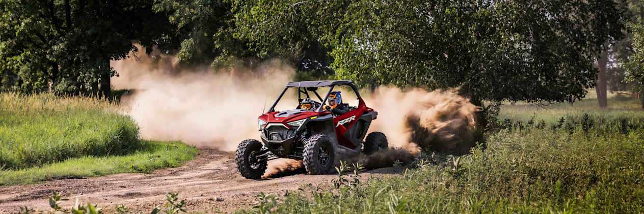 Polaris RZR Pro XP Ultimate 2023 : trois quarts avant en action