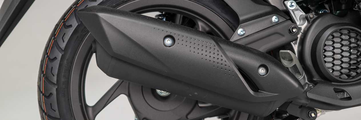 Honda Vision 110 2021 : roue arrière et pot d'échappement