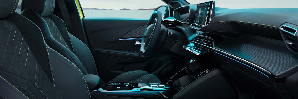 Peugeot 208 2023 : intérieur vu du siège passager