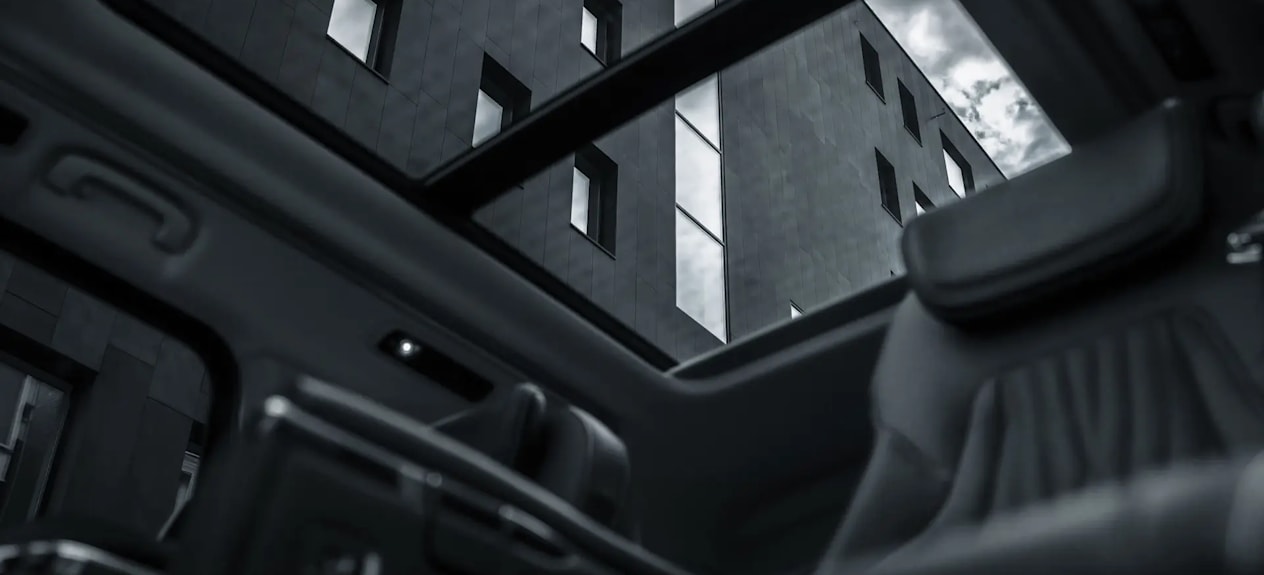 Maxus MIFA 9 interior sunroof