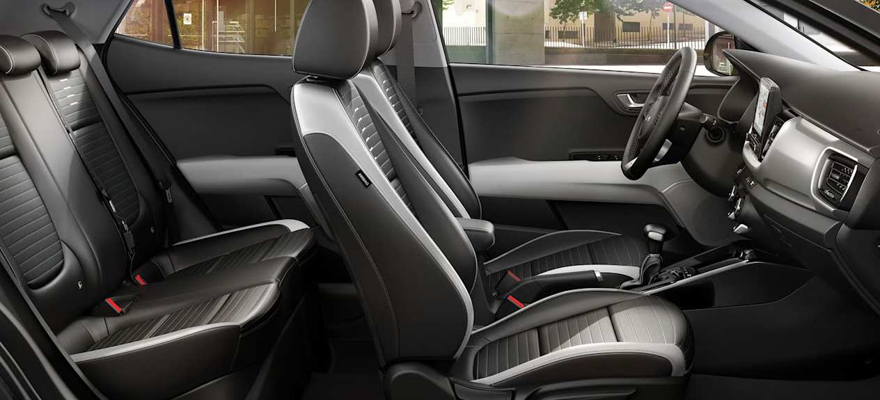 Kia Stonic 2021 : intérieur de l'habitacle vu de profil