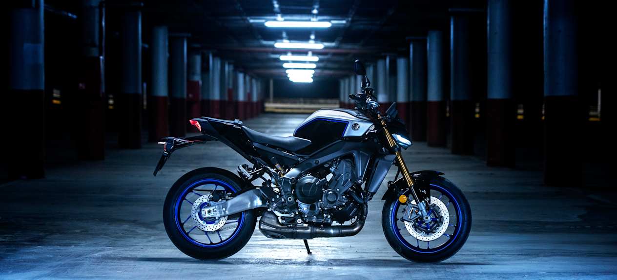 Yamaha MT-09 SP 2024 : profil droit statique