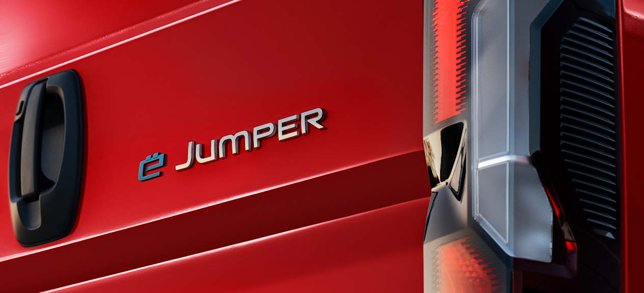 Citroën Jumper électrique 2024 : badge sur porte arrière
