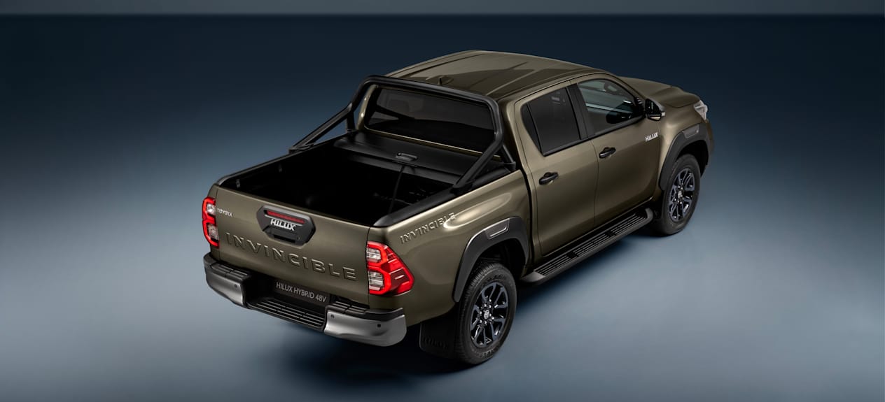 Toyota Hilux Hybrid 48V 2024 : couvre benne ouvert et ridelle fermée