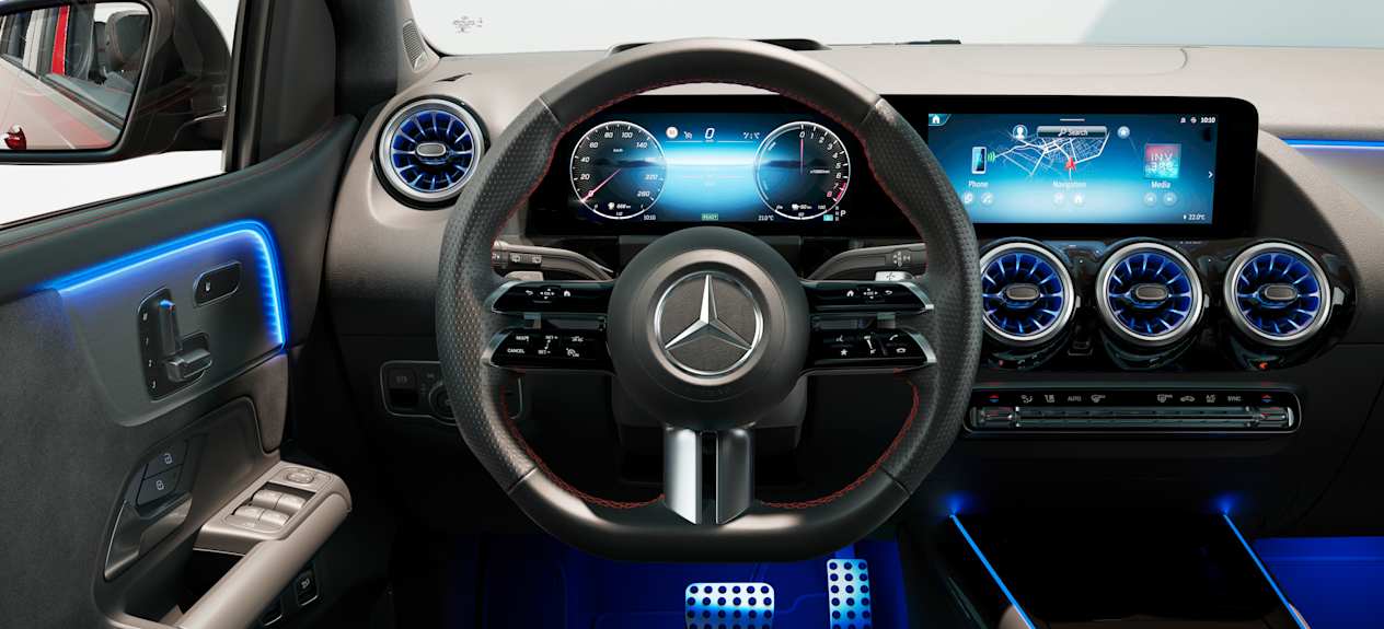 Mercedes-Benz Classe B 2023 : volant et écrans tactiles