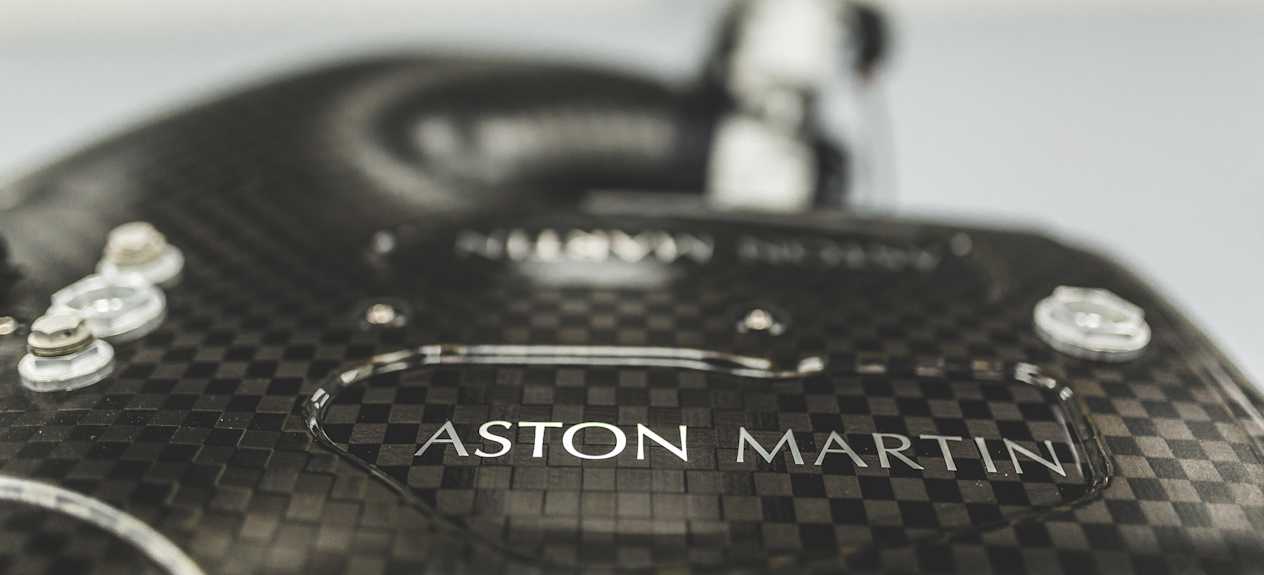 Aston Martin Valkyrie : Coque du moteur en fibre de carbone