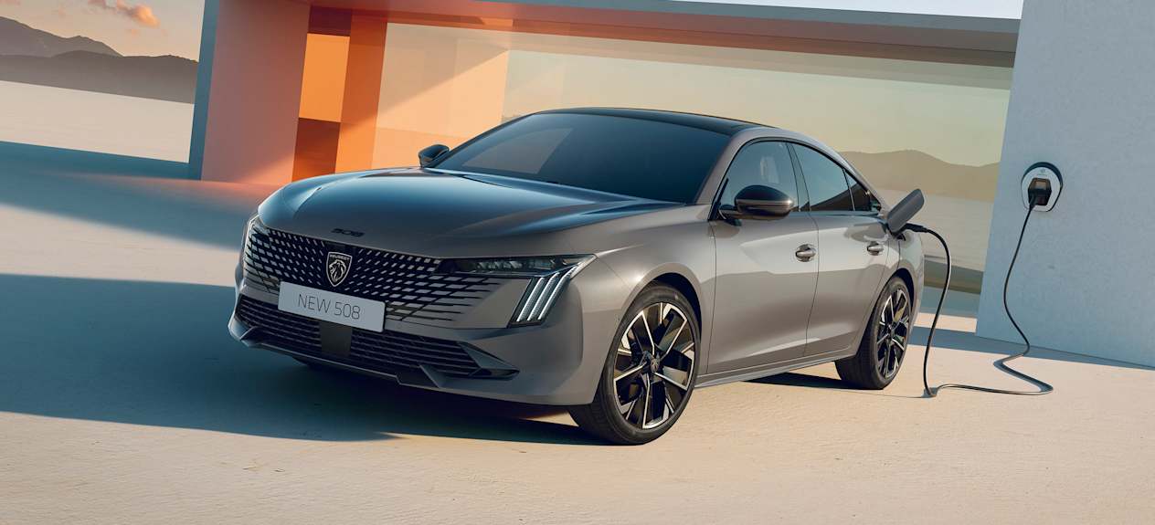 Peugeot 508 2023 : trois quarts avant gauche en charge