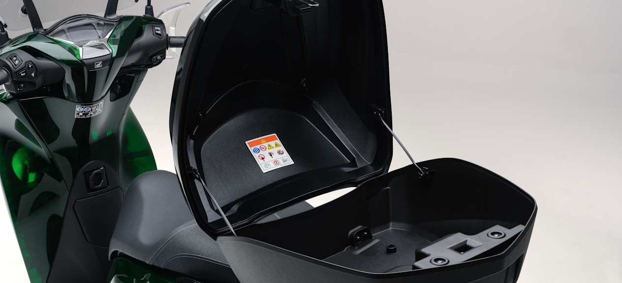 Honda SH125i 2024 : détail top case