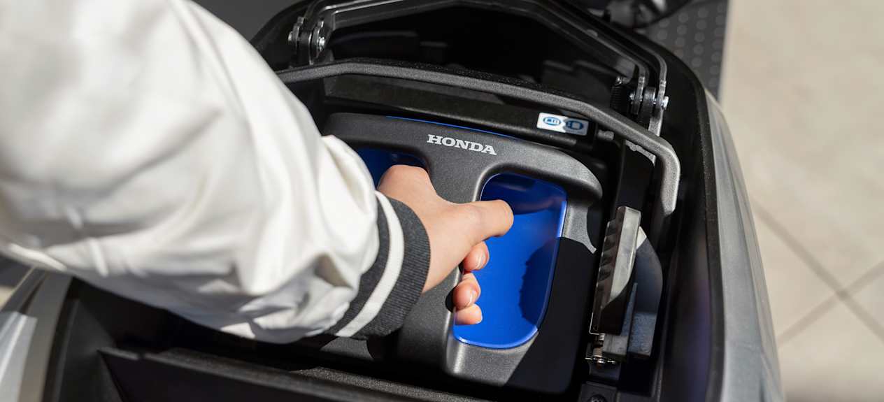 Honda EM1 e 2023 : extraction de la batterie