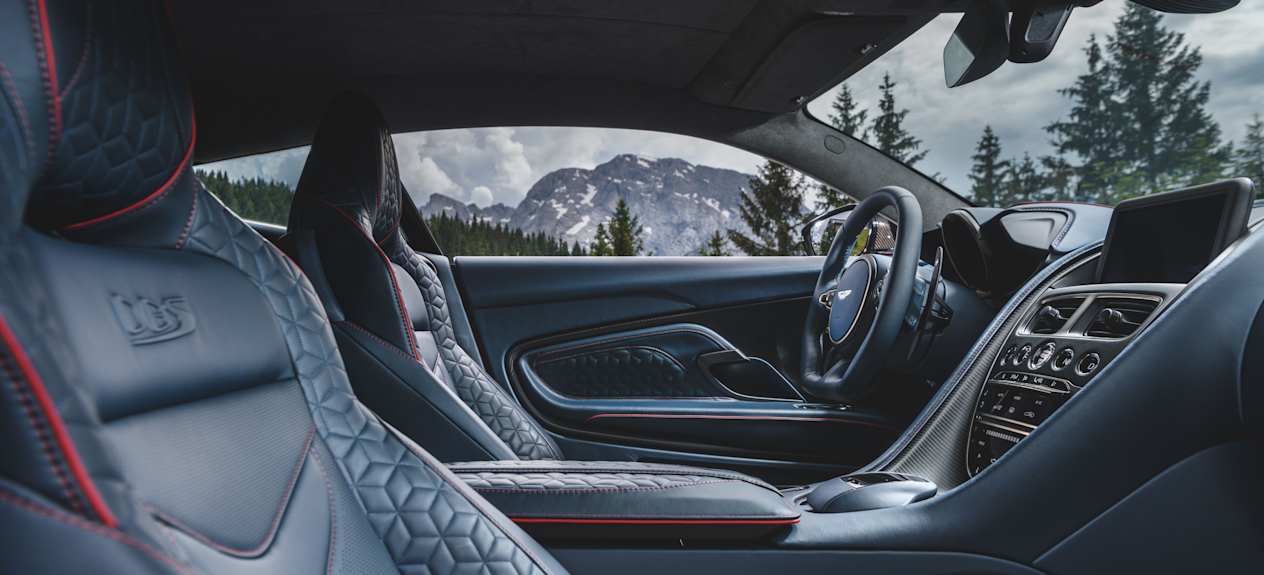Aston Martin DBS : Intérieur depuis portière passager