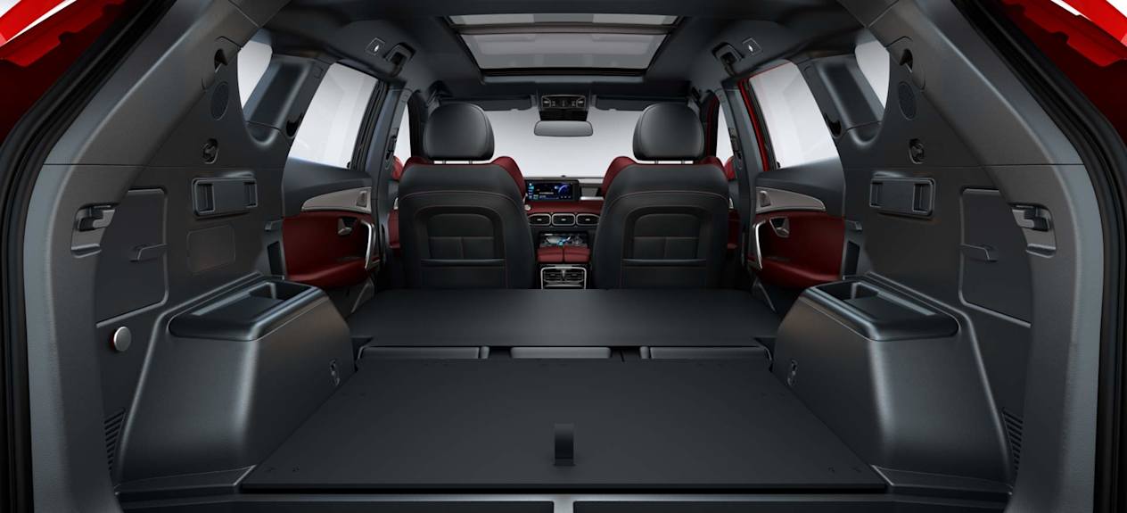 X70 Plus mart Infotainment and Advanced Connectivity 