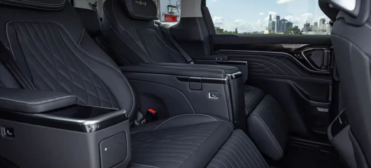 Maxus MIFA 9 interior seating