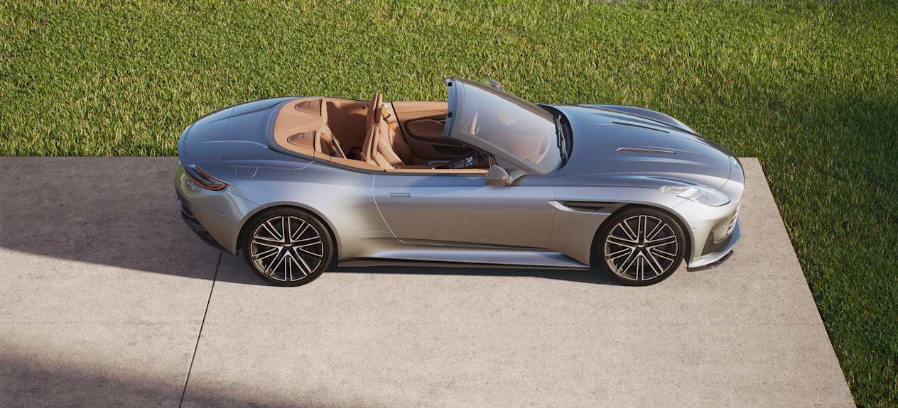 Aston Martin DB12 Volante vue profil plongée