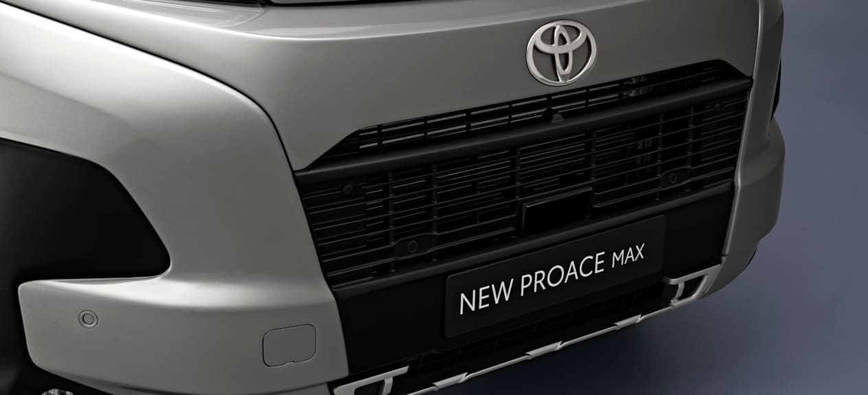 Fourgon Toyota Proace Max 2024 : détail bouclier avant