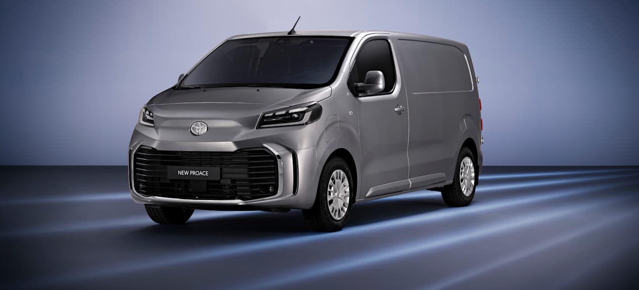 Toyota Proace 2024 : trois quarts avant gauche statique