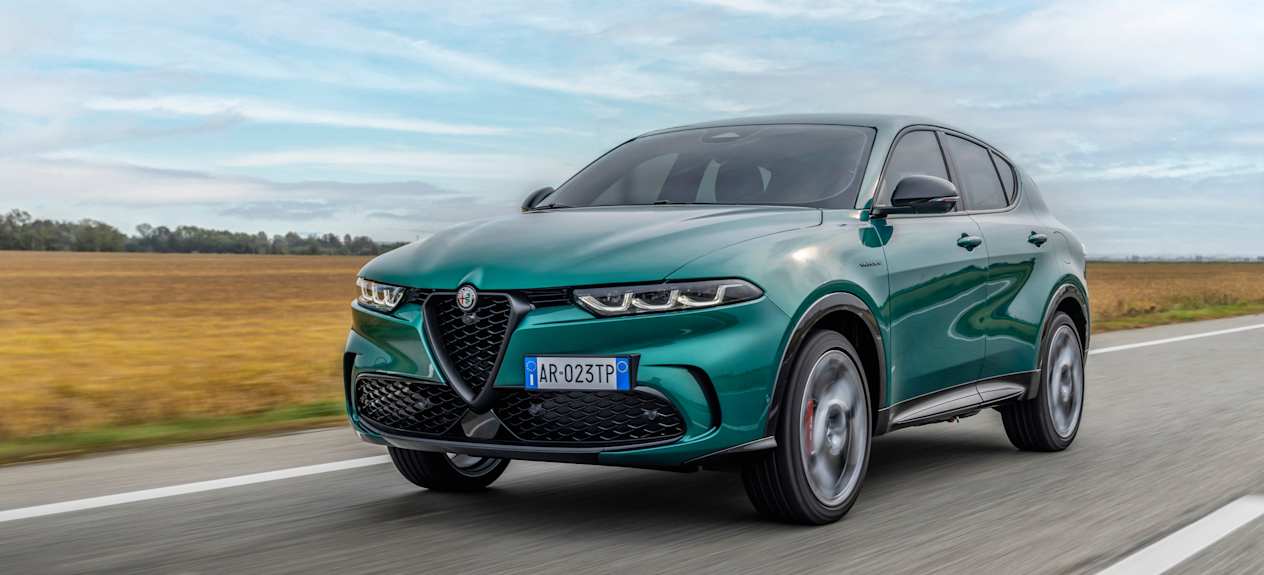 Alfa Romeo Tonale Hybride 2023 : trois quarts avant gauche sur route