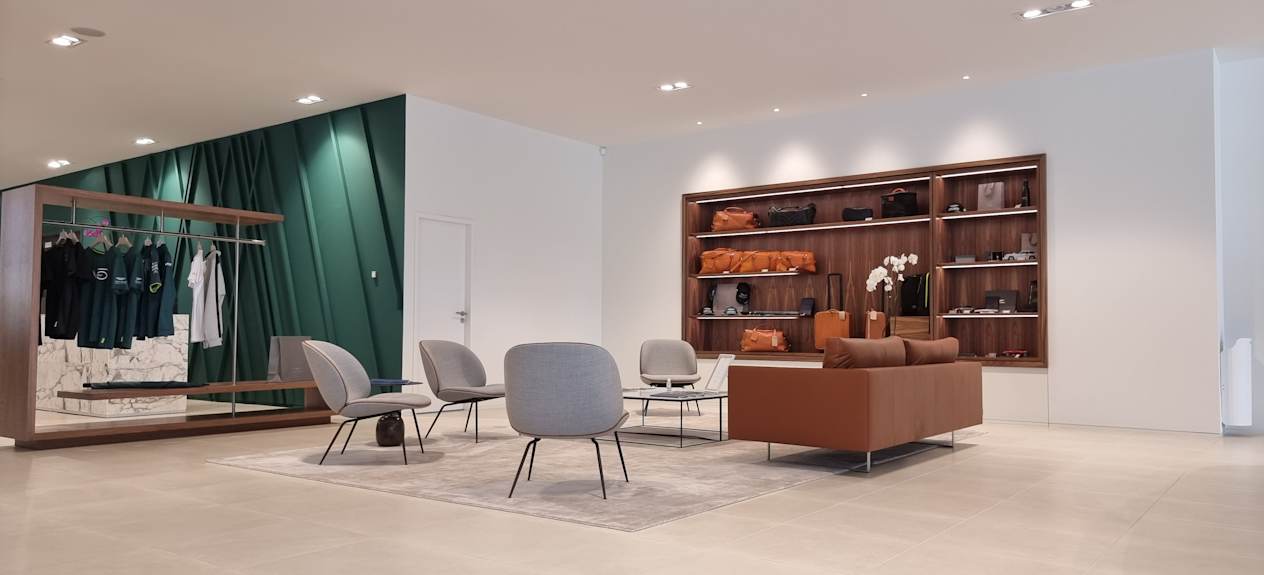 Concession Aston Martin Cannes intérieur
