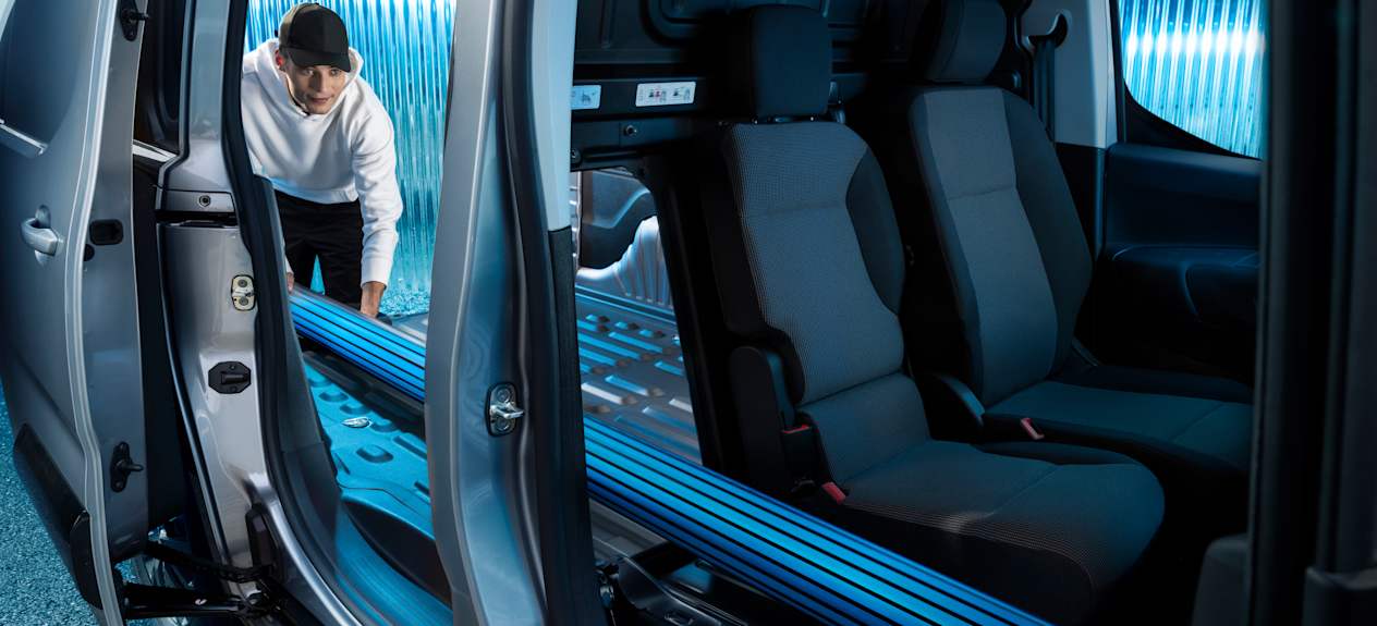 Peugeot Partner 2024 : chargement tuyaux longs