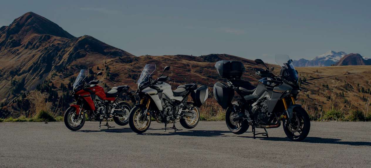 Gamme Yamaha Tracer 9 2023 sur fond de montagnes
