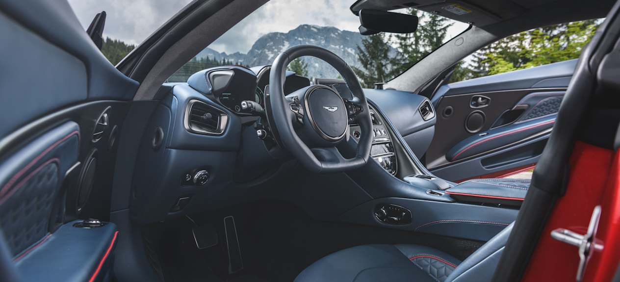 Aston Martin DBS : Intérieur depuis portière conducteur
