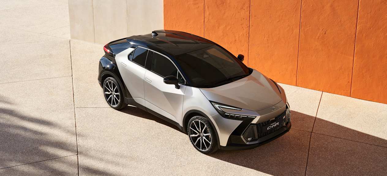 Toyota CHR 2023 : trois quarts avant droit plongeant