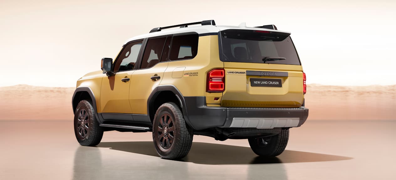 Toyota Land Cruiser 2024 First Edition : trois quarts arrière gauche
