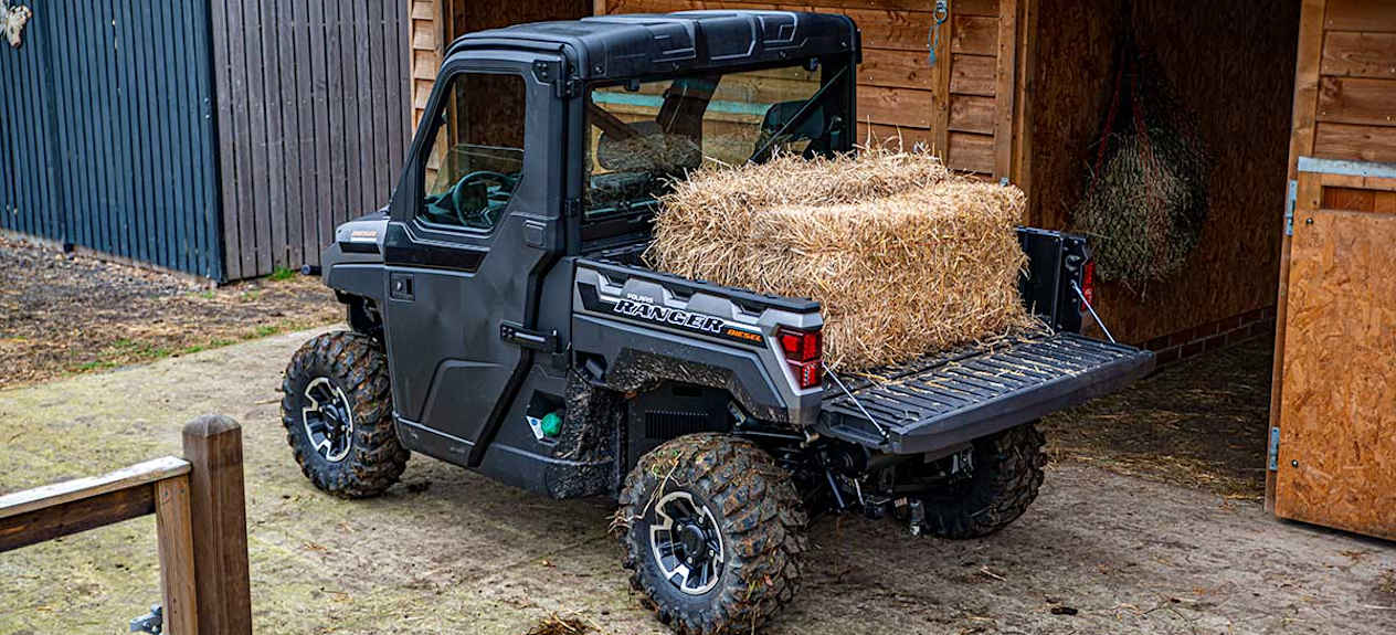 Polaris Ranger Diesel Deluxe 2023 : Full Cab Plus avec paille dans la benne