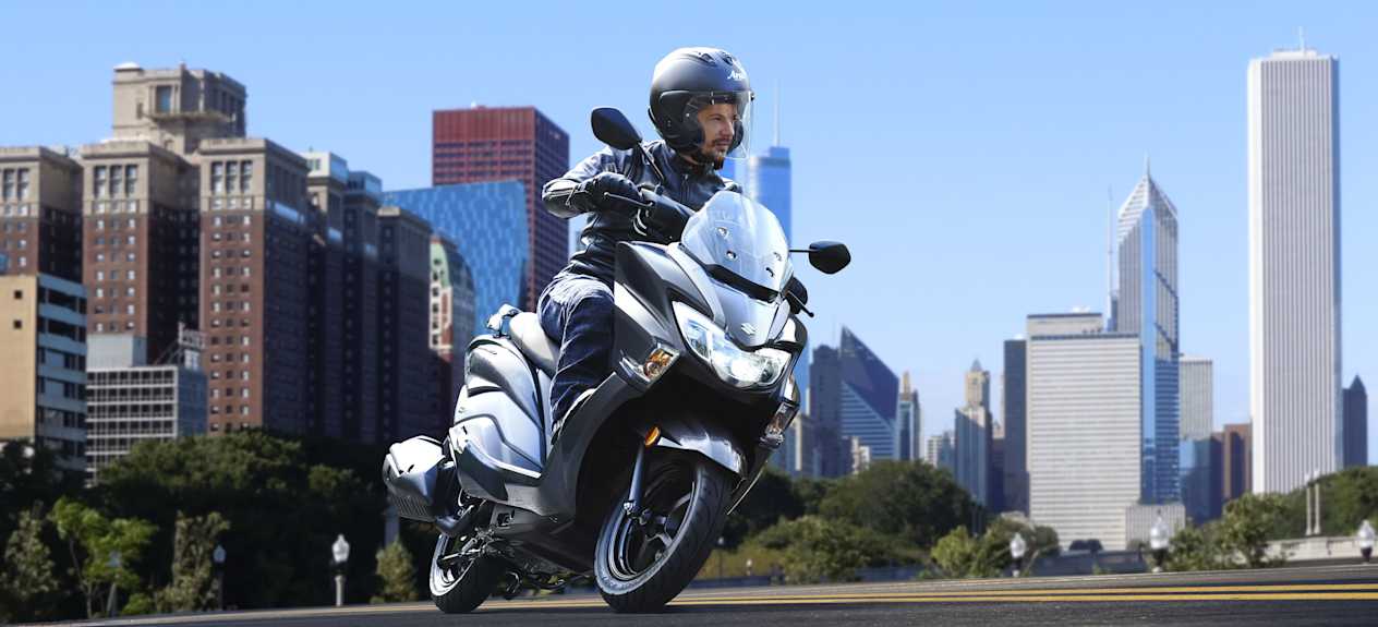 Suzuki Burgman 125 : 3/4 avant