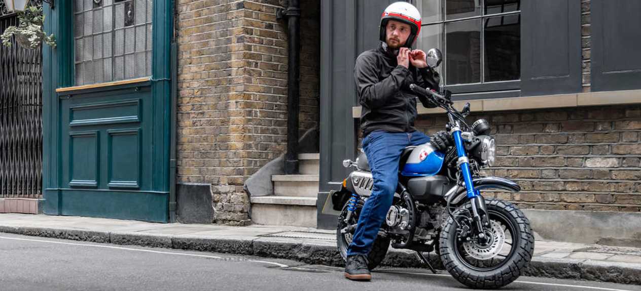 Honda Monkey et pilote