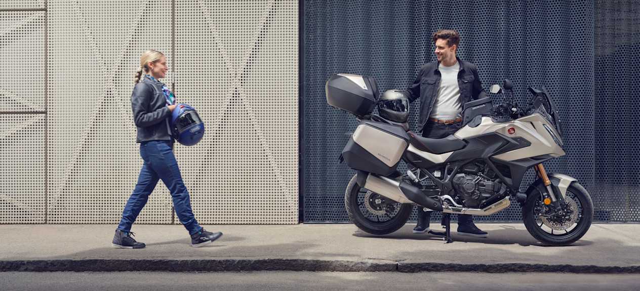 Honda NT1100 2025 : béquille centrale