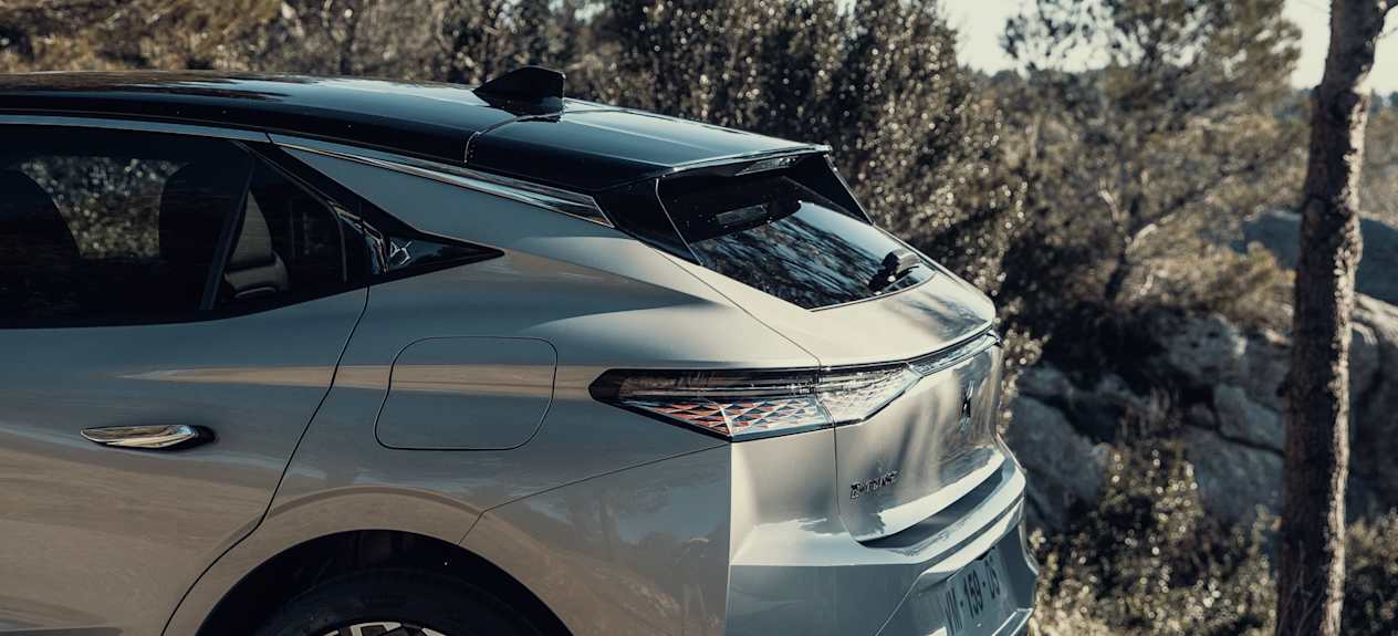 DS 4 Trois quart arrière