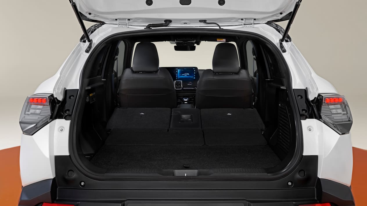 Toyota Urban Cruiser 2025 : coffre avec banquette rabattue