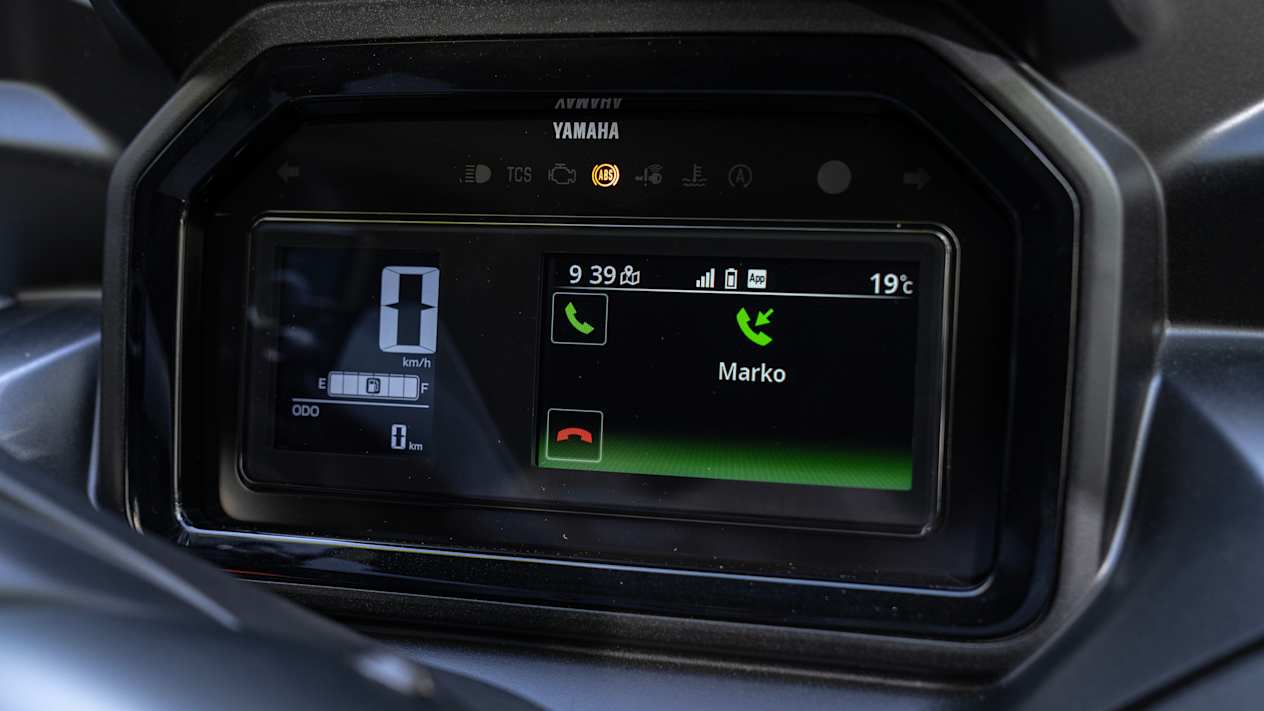 Yamaha XMAX 125 Tech Max 2025 : détail écrans TFT et LCD