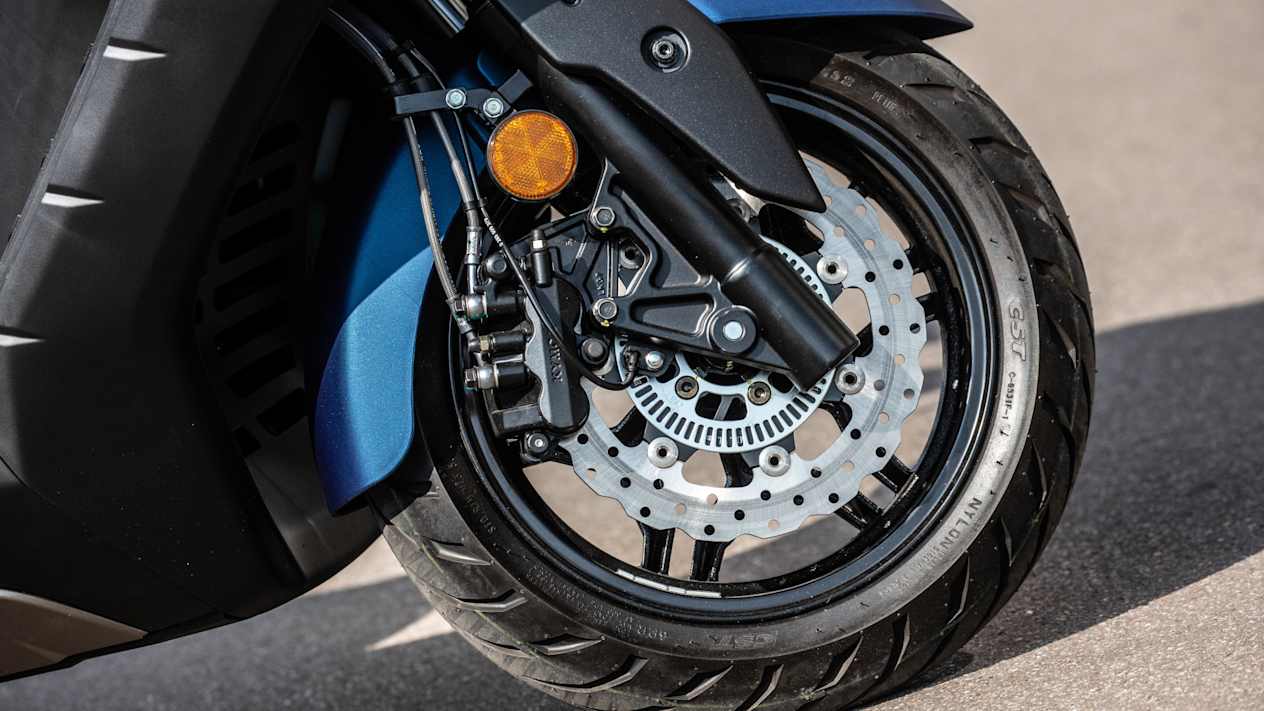 Kymco X.Town City 125 2024 : détail roue et freins avant
