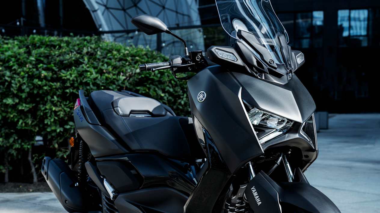 Yamaha XMAX 125 2025 : détail carénage avant et bulle