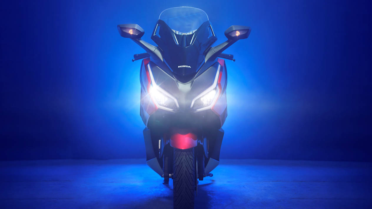 Honda Forza 350 2023 : phares allumés
