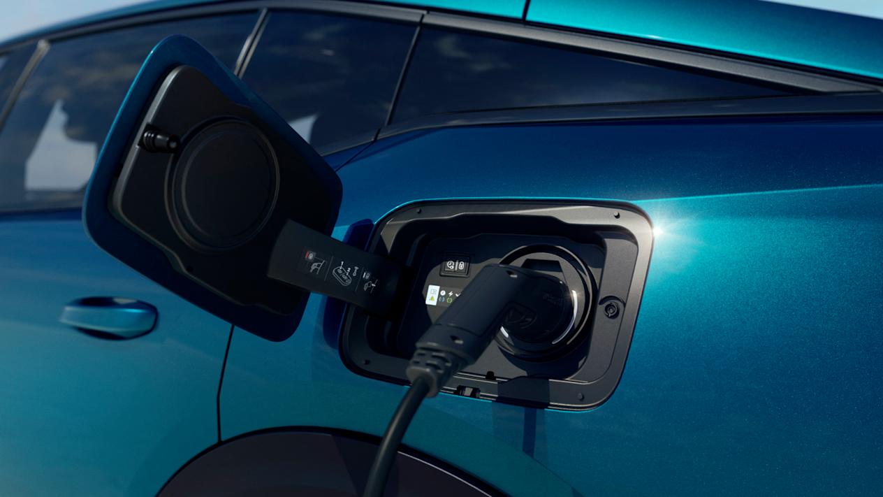 Nouvelle Peugeot 408 : Prise de recharge