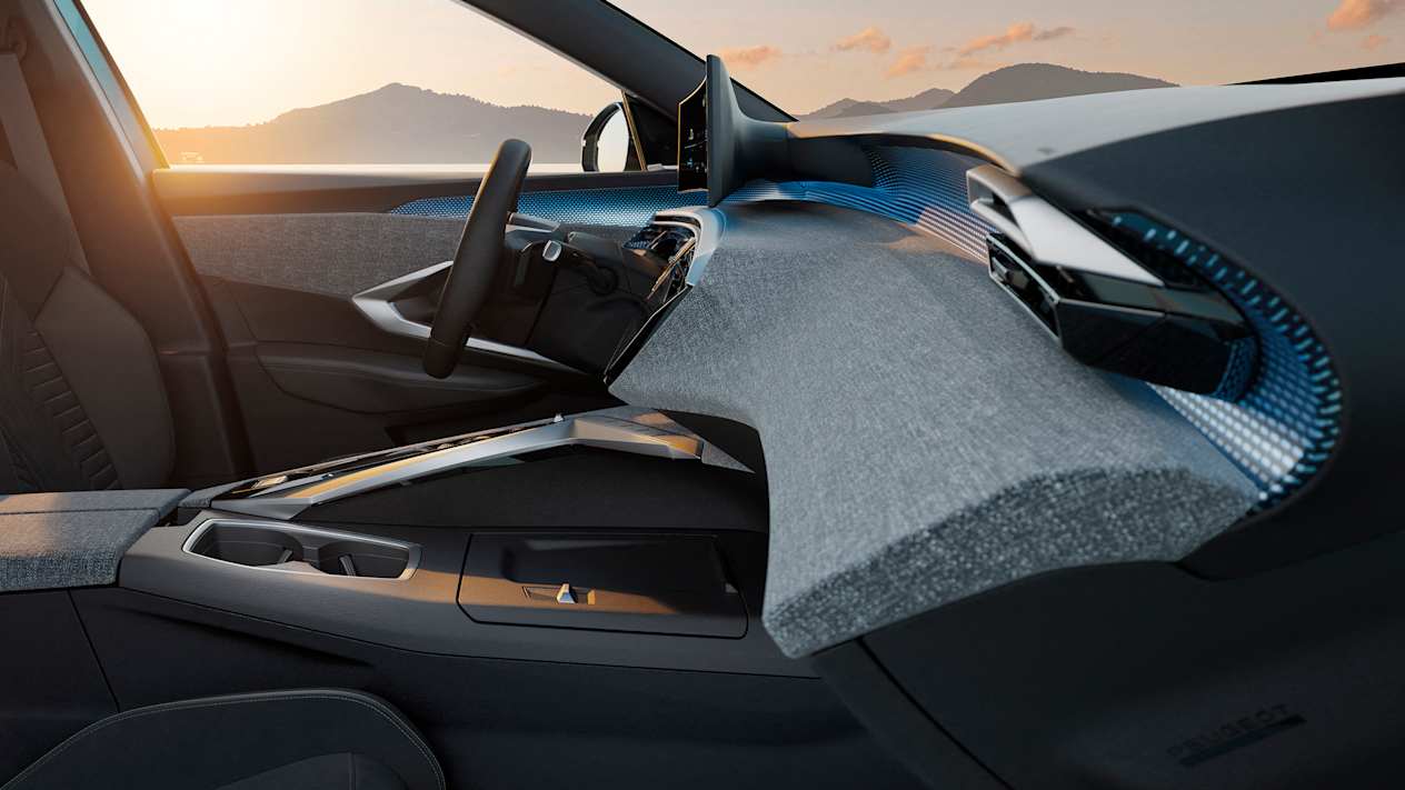 Peugeot e-3008 2024 : planche de bord vue de profil