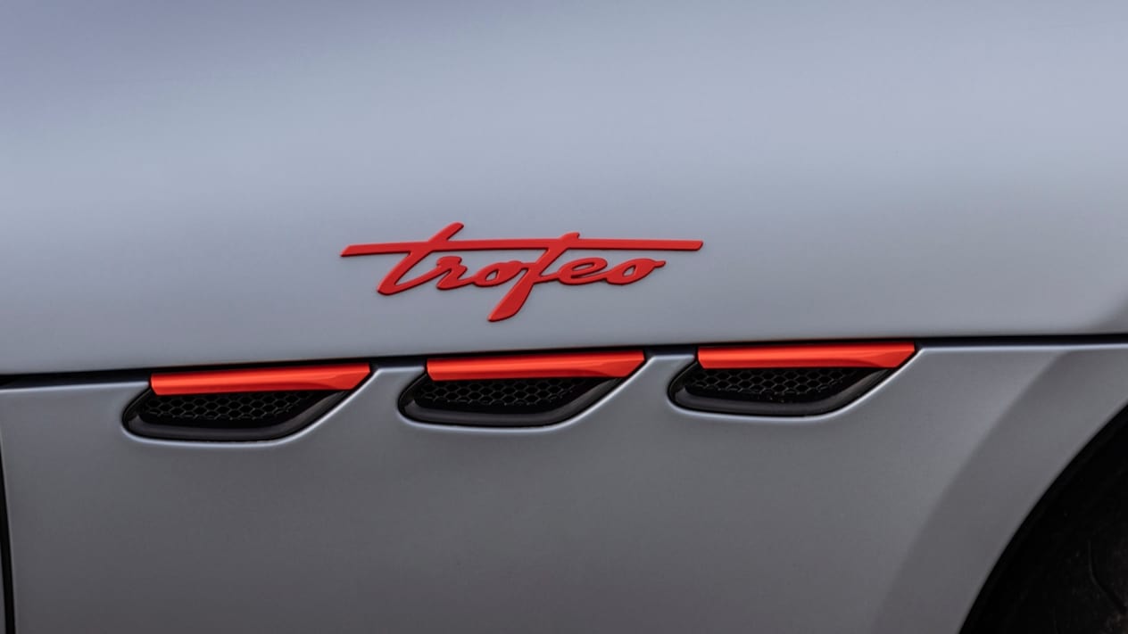 Maserati GranTurismo logo trofeo