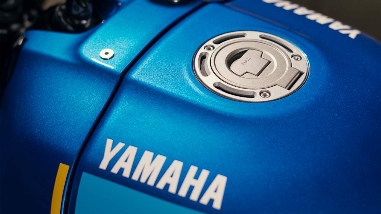 Yamaha XSR900 2022 Legend Blue : détail réservoir