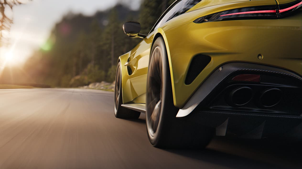 Aston Martin Vantage 2024 : gros plan sur aile et pot d'échappement arrière