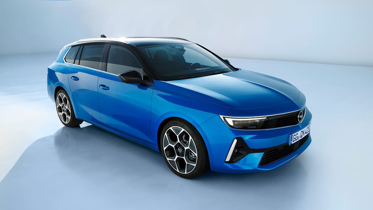 Opel Astra Sports Tourer 2022 : Trois quart avant droit à l'arrêt
