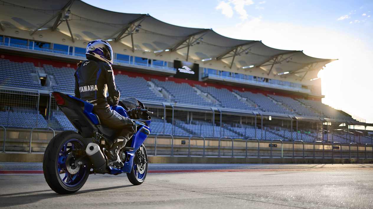Yamaha R3 2025 : arrière