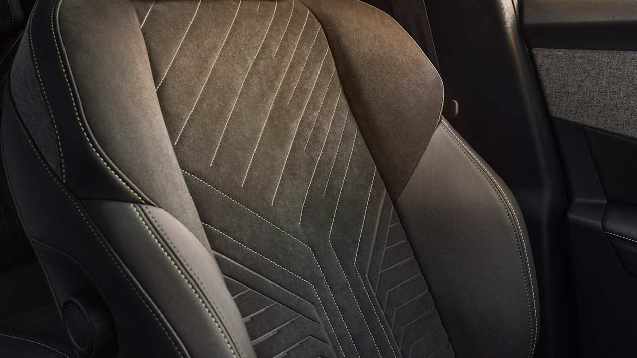 Peugeot 5008 2024 : détail sellerie des sièges